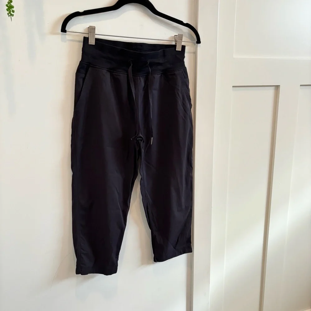 Lululemon Dance Studio Mid-Rise Cropped Pant Lightweight Swift Fabric Size 2